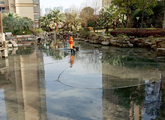 米脂景观池淤泥清理