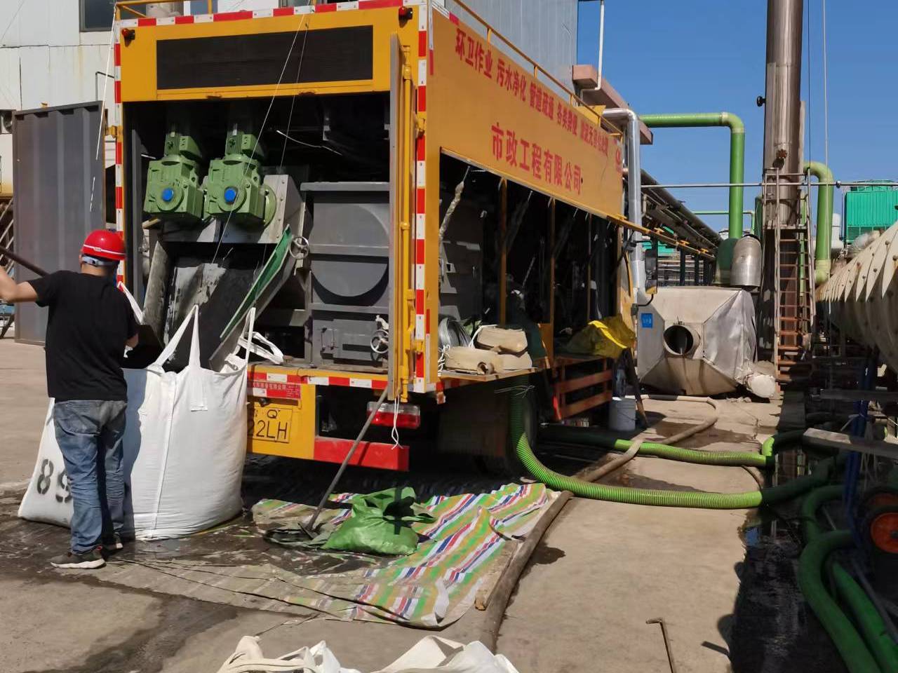 米脂淤泥压干处理