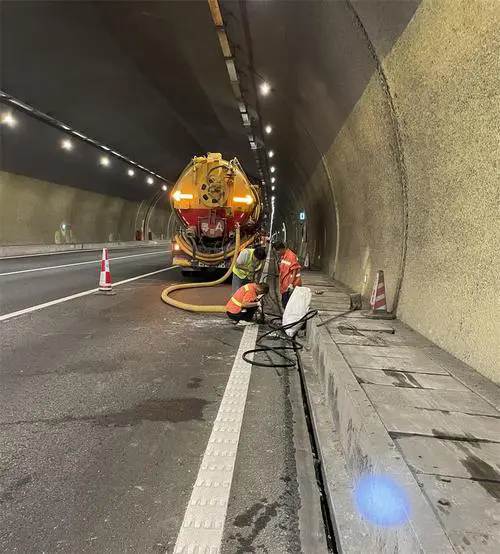 米脂隧道排水渠清淤